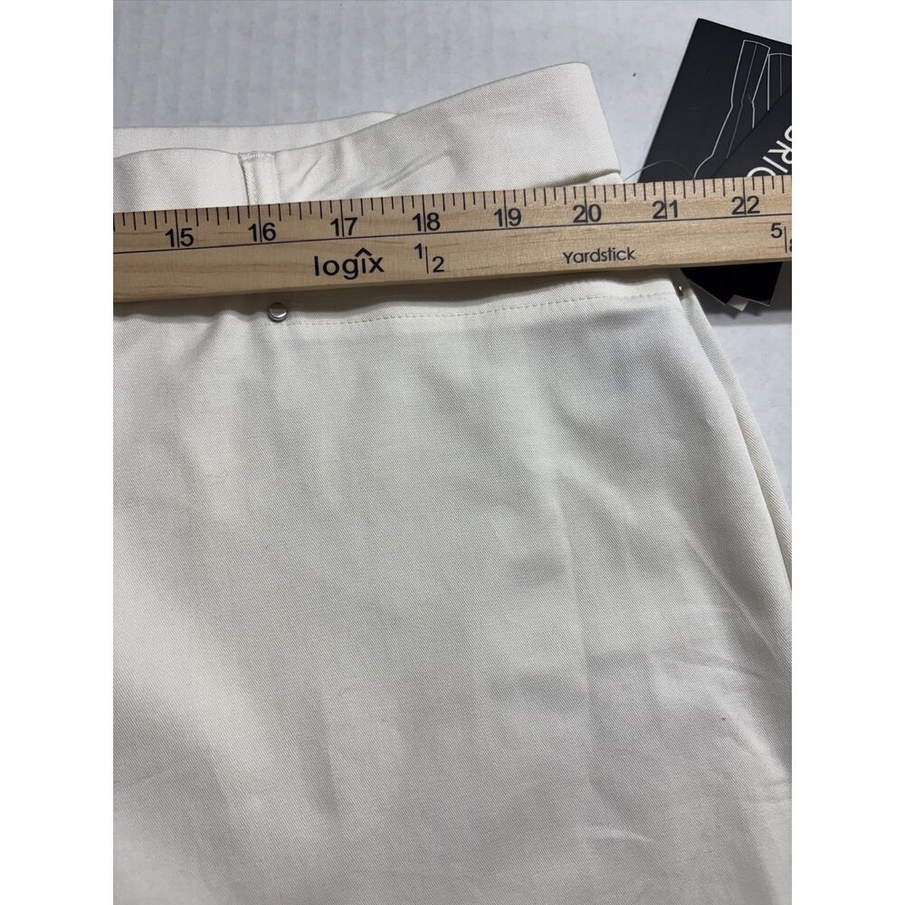 Briggs New York Slimming Solution Bermuda Shorts 18W 18 Plus Size White Golf NWT - Picture 8 of 11